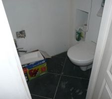 Carrelage sol WC &eacute;tage fini