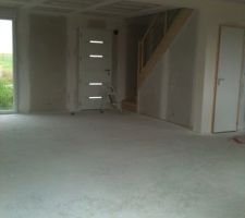 Une partie du salon-s&eacute;jour de presque 41 m2 habitables sans compter la cuisine, la buanderie. On ne voit que la moiti&eacute; du salon-s&eacute;jour.