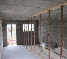 Le garage est pratiquement termin&eacute;. Il restera l'acrot&egrave;re.