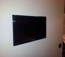 Incrustation TV dans mur cuisine