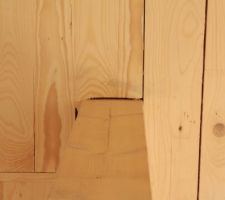Constat photo après pose des murs 

espaces entre la poutre et le mur 
écartement dans les panneaux