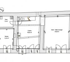 Projet RDC. Le RDC est plus grand que les étages. La partie en plus est celle de droite : l'écurie voutée qui fera notre salon - salle à manger. A noter que les plans ont été réalisés par moi-même avec les moyens du bord. Comme dans toutes les vieilles maisons, rien n'est droit. Mais les angles sont approximatifs sur les plans que j'ai réalisé.