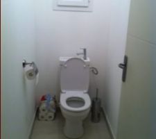 WC avec lave main int&eacute;gr&eacute;, c'est sympa :)