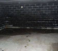 Eau jusqu'à mi hauteur du mur
