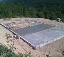 La moiti&eacute; de la dalle.