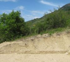 On a bien creus&eacute;. C'&eacute;tait le travail le plus p&eacute;nible. Couler la dalle a &eacute;t&eacute; ensuite fait presque avec le fou rire.