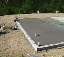 La derni&egrave;re partie de la dalle en train de s&eacute;cher.