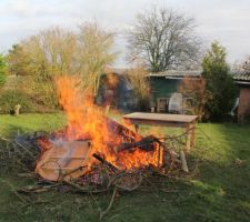 Il faut faire du vide avant la destruction de la cabane de jardin
