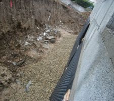 Le gravier sur le drain