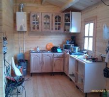 La cuisine qui se monte...
L'électricité en chantier.