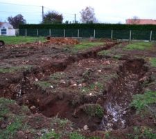 Cette partie des fondations se trouve sur de la roche.