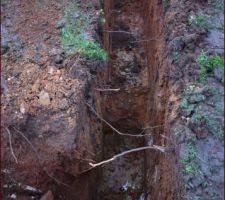 N&eacute;cessit&eacute; de creuser &agrave; environ 2 m&egrave;tres &agrave; certains endroits car sol argileux.