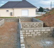 Montage du vide sanitaire(le trou sur l'avant est la terrasse couverte)