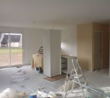 Fin de la peinture   début de la cuisine