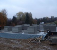 Les blocs de b&eacute;ton pour l'&eacute;l&eacute;vation des murs sont arriv&eacute;s!