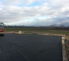 Le terrain est viabilisé.....
Vue sur la face AVANT de notre future parcelle