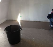 Pose d'un ragr&eacute;age pour pouvoir poser des lames PVC ensuite...