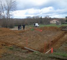 Les fouilles dans l'attente des matérieaux pour armer les fondations !