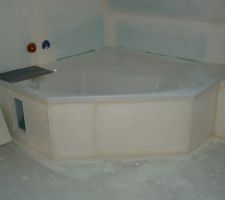 Tablier de baignoire en b&eacute;ton cellulaire