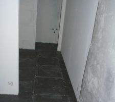 3e jour de carrelage... entrée et toilette