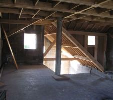 L'étage, côté jardin, avec une petite mezzanine