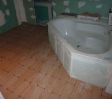 Carrelage imitation parquet de la salle de bain