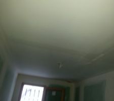 Premi&egrave;re couche peinture salle de bain &agrave; l'&eacute;tage