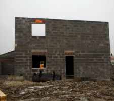 El&eacute;vation murs termin&eacute;s, cot&eacute; rue