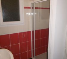 Porte de douche - petit rideau ...jolie salle d'eau