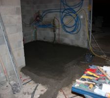 Nous avons coulé la chape du garage