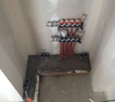 Scellage des tuyaux pour les arrivées d'eau