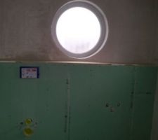 Habillage toilettes dans la SDE du RDC