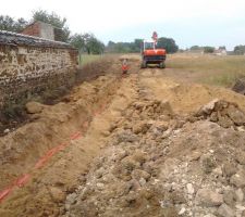 Terrassement du chemin d'acc&egrave;s en cours