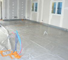 Le salon depuis la cuisine
