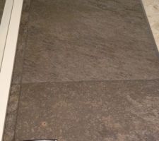 Carrelage 44x44 Porcelanosa pour salle de bain du bas, toilettes du bas et cellier 1