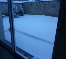 De bon matin, ce samedi 19 janvier 2013, il est à peine 8h et c'est tout blanc :)