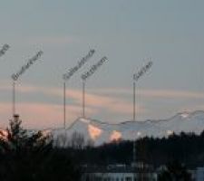 Une petite photo panoramique des Alpes vus depuis notre chambre à coucher. Avec le nom des sommets en prime !
