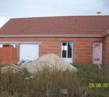 Garage, salon et entrée