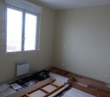 La chambre parentale (couleur sable aux murs pour une ambiance plage)