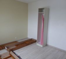 La chambre parentale (vue sur le placard)
