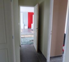Le couloir et sa vue sur la pièce principale