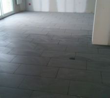 Debut de la pose du carrelage