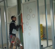 Pose de la porte de la sdv