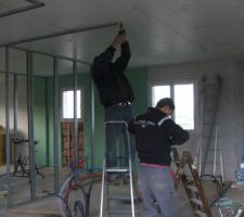 Fixation du rail haut