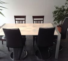 Table péninsule Alinéa et chaise Summer II achetées en Allemagne,on attend encore 3 chaises design blanches mais prévues seulement pour mars...
