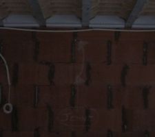 Joints a revoir on voit le jour a travers.