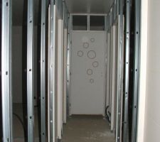 Couloir et porte WC