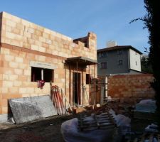 Vue de la facade exposé SUD/EST ou se trouve l'entrée de notre future maison.