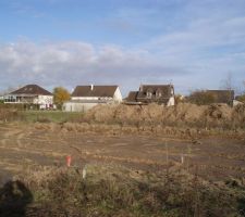 Suite des travaux de viabilisation (emplacement de notre futur maison)