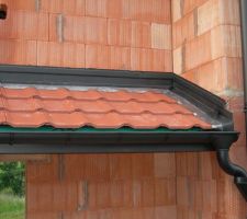 Ecran sous toiture qui déborde!